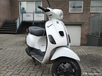 Vespa LX 50 wit